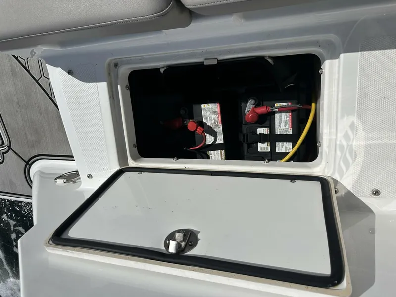 Slide: The Image of Four Winns HD8 OB 2022 - 5970855