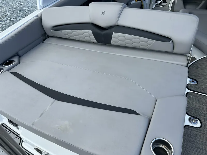 Slide: The Image of Four Winns HD8 OB 2022 - 5970869