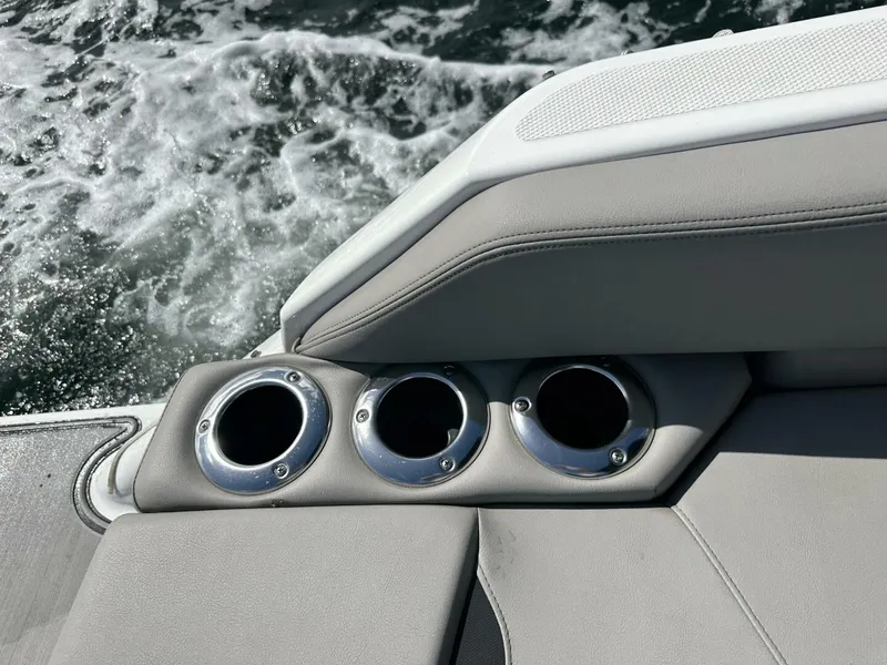 Slide: The Image of Four Winns HD8 OB 2022 - 5970871