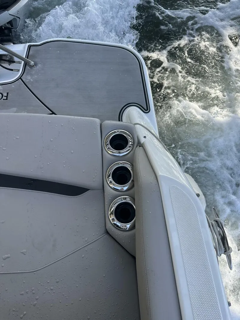 Slide: The Image of Four Winns HD8 OB 2022 - 5970873