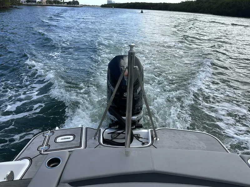 Slide: The Image of Four Winns HD8 OB 2022 - 5970876