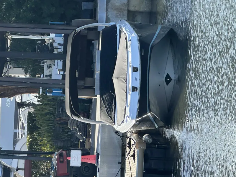 Slide: The Image of Four Winns HD8 OB 2022 - 5970888