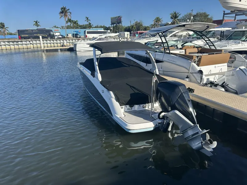 Slide: The Image of Four Winns HD8 OB 2022 - 5970891