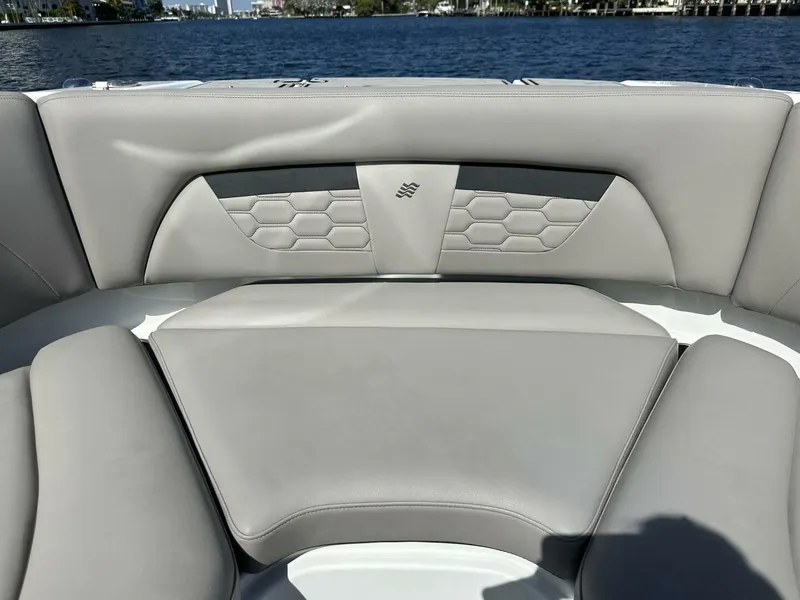 Slide: The Image of Four Winns HD8 OB 2022 - 5970799