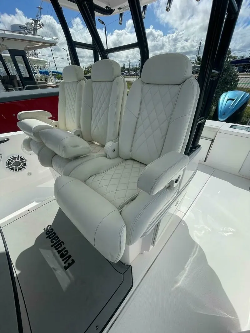 Slide: The Image of Everglades 335 Center Console - 2022 Everglades 335 Center Console - 7654534