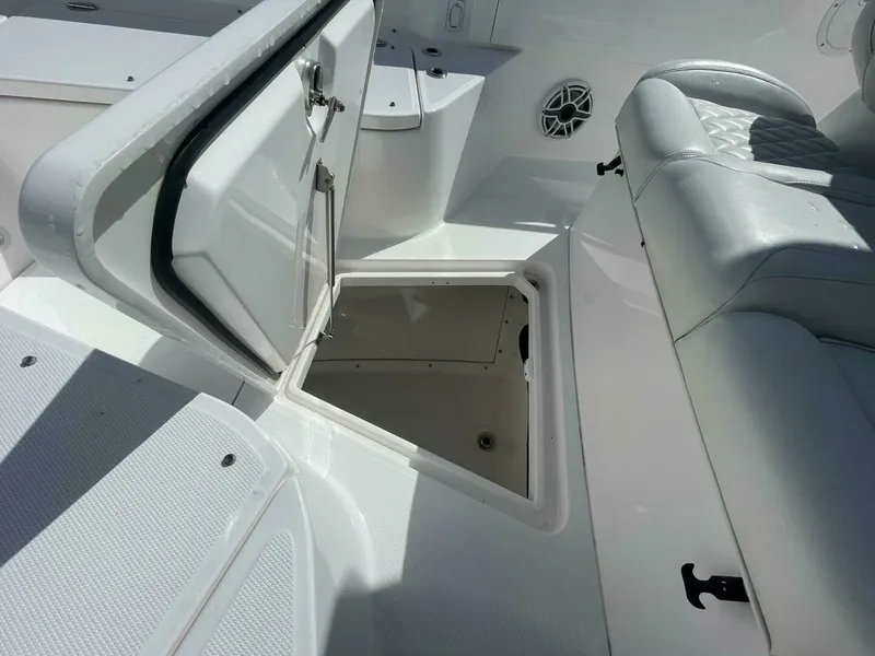Slide: The Image of Everglades 335 Center Console - 2022 Everglades 335 Center Console - 7654528