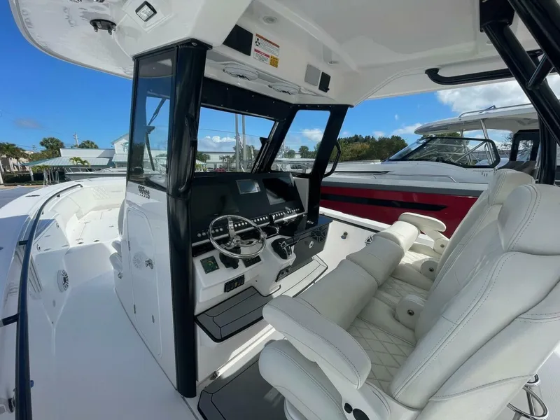 Slide: The Image of Everglades 335 Center Console - 2022 Everglades 335 Center Console - 5970966