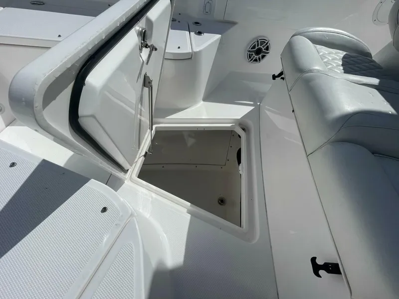 Slide: The Image of Everglades 335 Center Console - 2022 Everglades 335 Center Console - 5970968