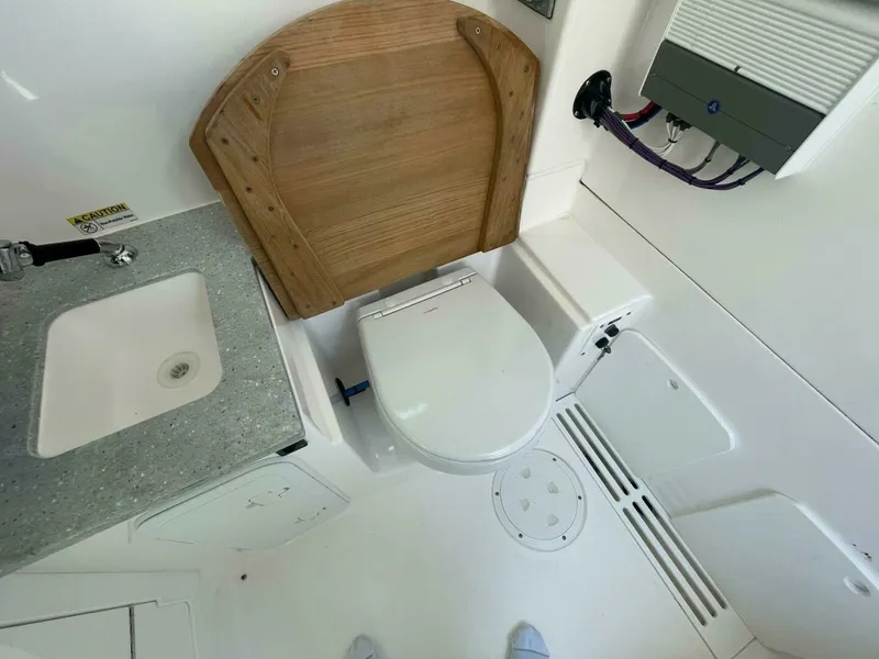 Slide: The Image of Everglades 335 Center Console - 2022 Everglades 335 Center Console - 7654545