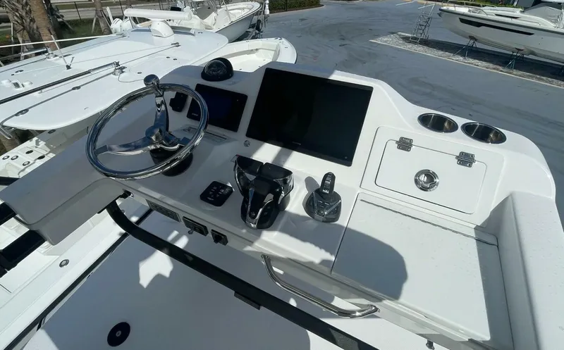 Slide: The Image of Everglades 335 Center Console - 2022 Everglades 335 Center Console - 5970975