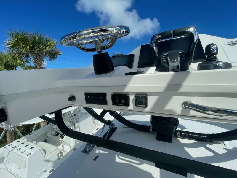 Slide: The Image of Everglades 335 Center Console - 2022 Everglades 335 Center Console - 5970976