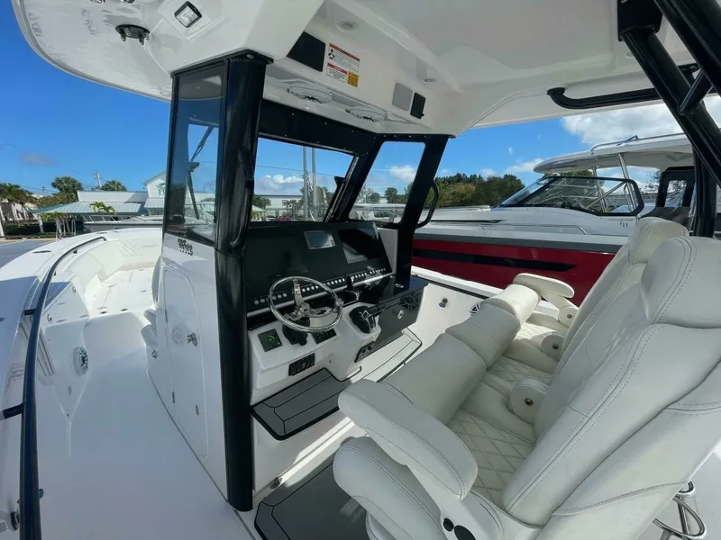 Slide: The Image of Everglades 335 Center Console - 2022 Everglades 335 Center Console - 7654526