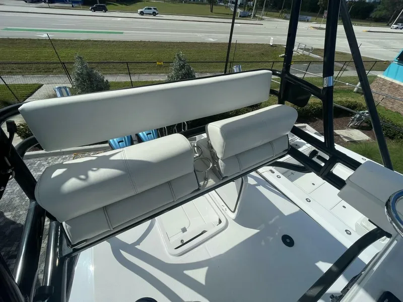 Slide: The Image of Everglades 335 Center Console - 2022 Everglades 335 Center Console - 5970977