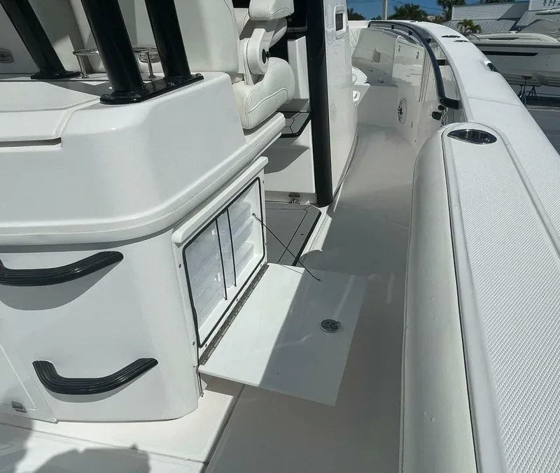 Slide: The Image of Everglades 335 Center Console - 2022 Everglades 335 Center Console - 5970982