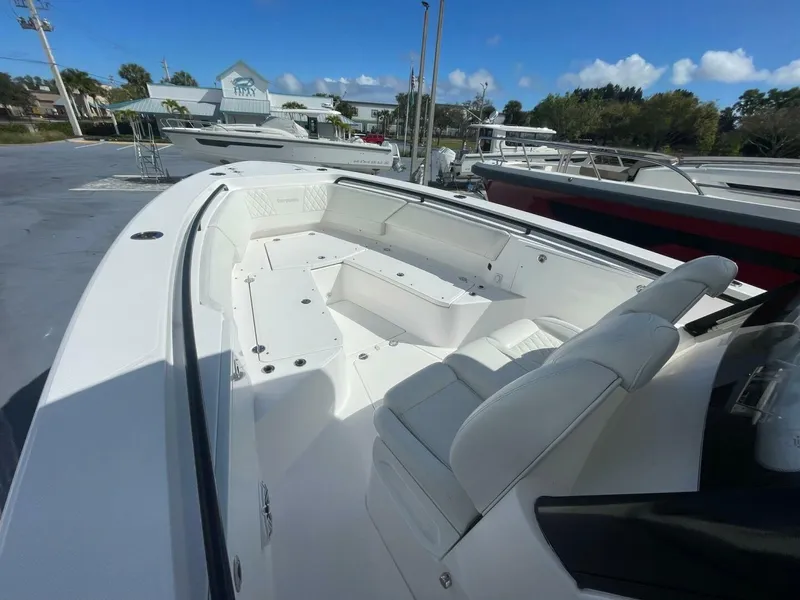Slide: The Image of Everglades 335 Center Console - 2022 Everglades 335 Center Console - 5970983