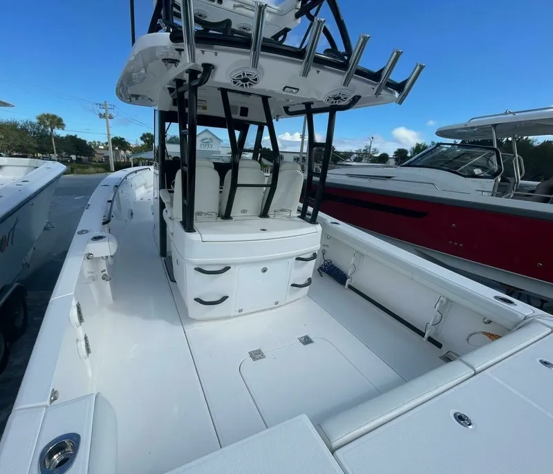 Slide: The Image of Everglades 335 Center Console - 2022 Everglades 335 Center Console - 7654524