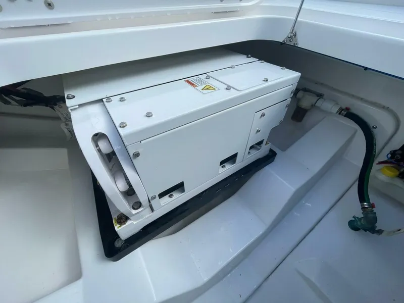 Slide: The Image of Everglades 335 Center Console - 2022 Everglades 335 Center Console - 5970959