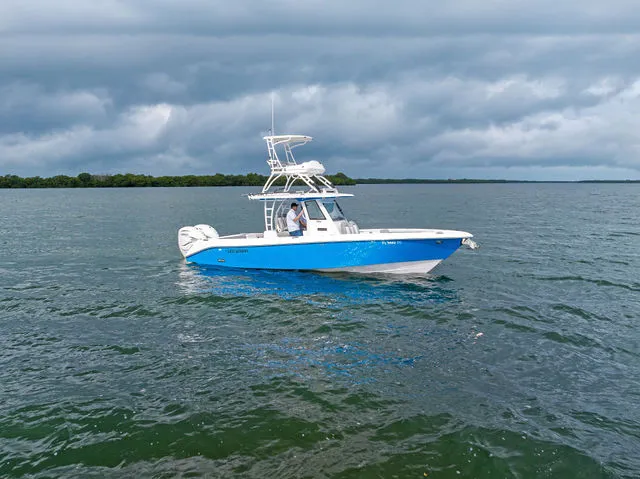 Slide: The Image of Everglades 335 Center Console 2022 - 44