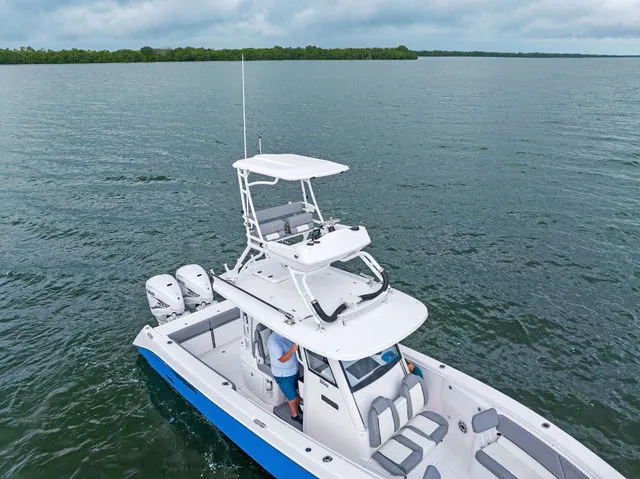 Slide: The Image of Everglades 335 Center Console 2022 - 47