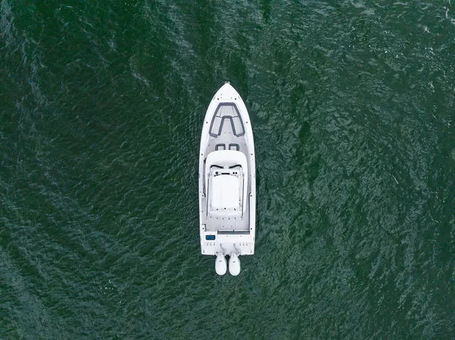 Slide: The Image of Everglades 335 Center Console 2022 - 52