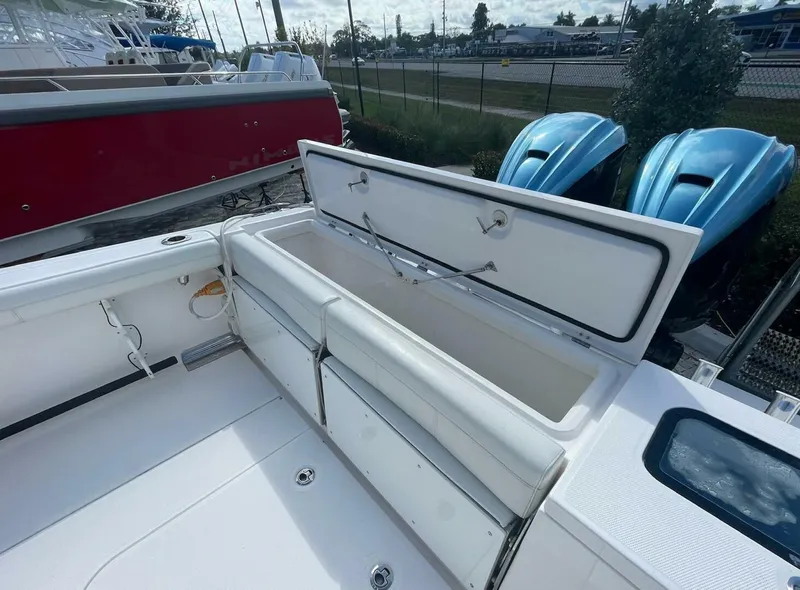 Slide: The Image of Everglades 335 Center Console - 2022 Everglades 335 Center Console - 5970962