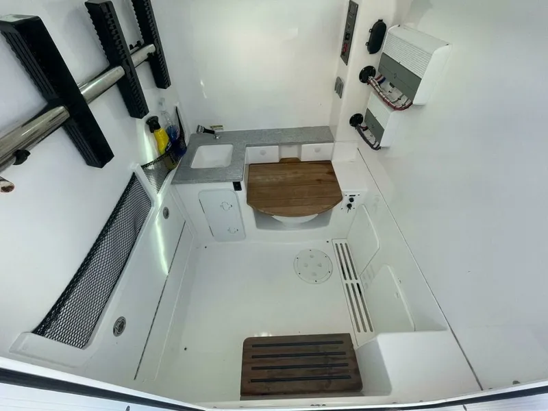 Slide: The Image of Everglades 335 Center Console - 2022 Everglades 335 Center Console - 7654544