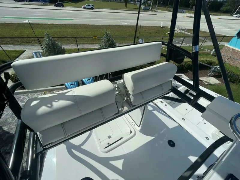 Slide: The Image of Everglades 335 Center Console - 2022 Everglades 335 Center Console - 7654537