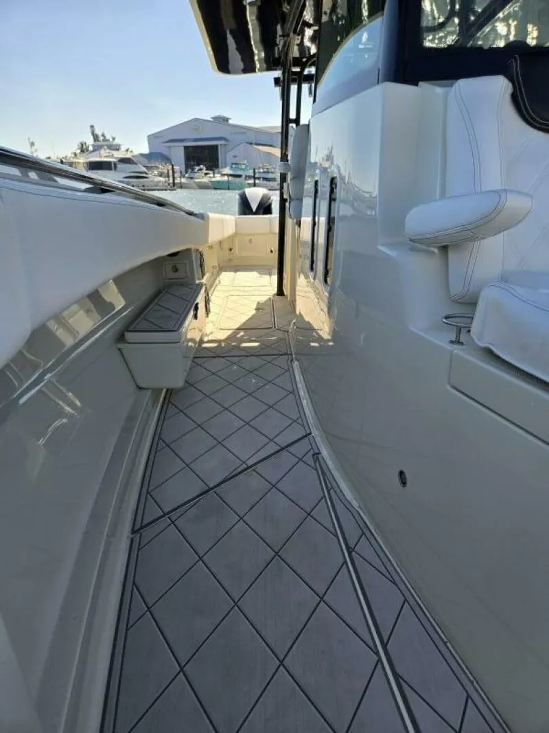 Slide: The Image of HCB 42 Siesta 2018 - 5971029