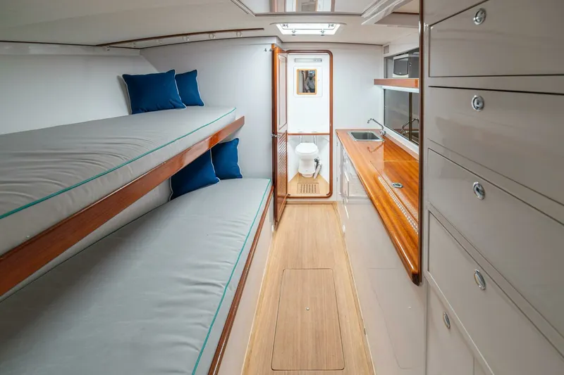 Slide: The Image of 1991 Gamefisherman 40 Convertible "Sabe Nada" - stateroom - 6097468