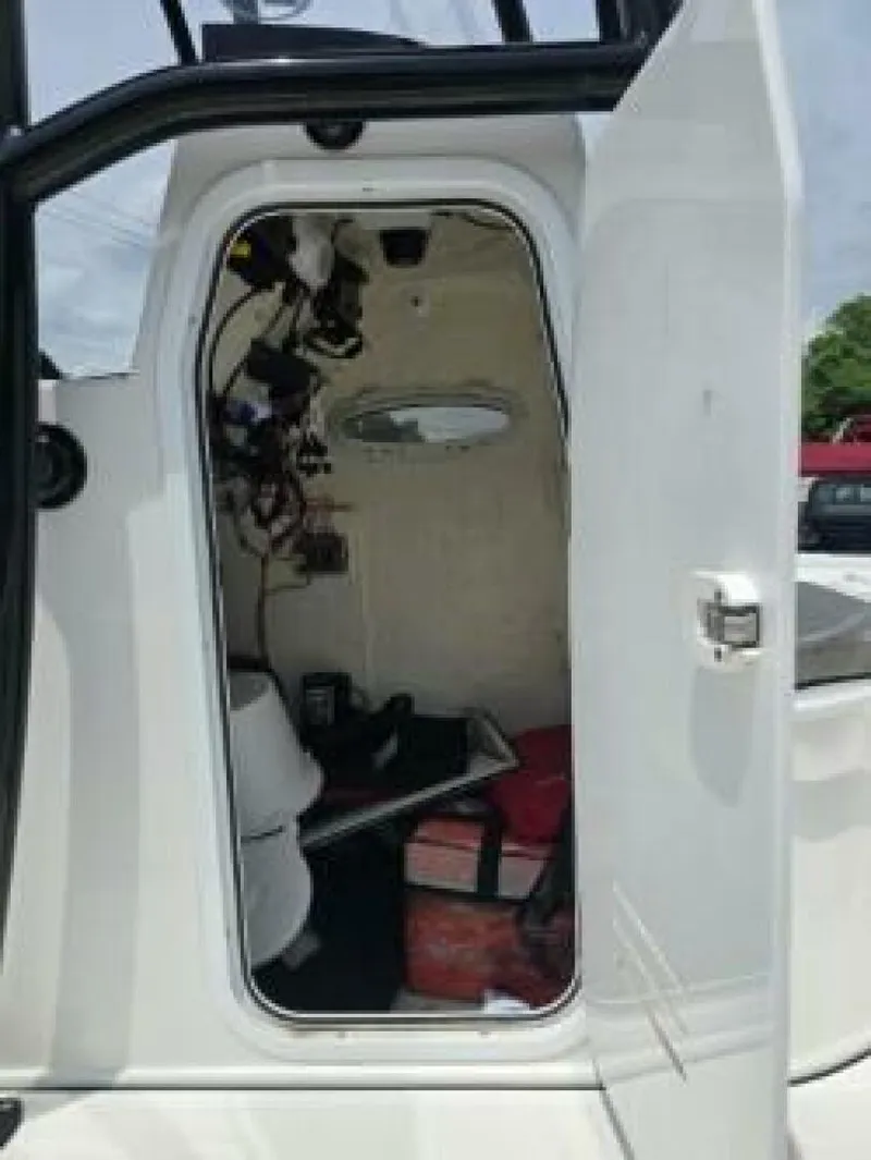 Slide: The Image of Sea Pro 248 Bay 2023 - 5971423