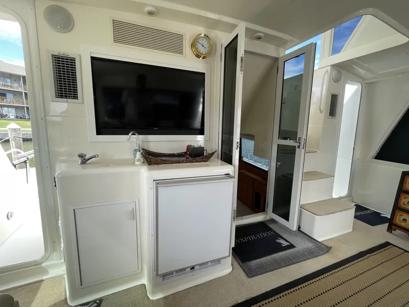 Slide: The Image of Wet bar and TV - 7368126