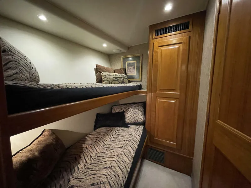Slide: The Image of Guest Cabin - mid - 5972976
