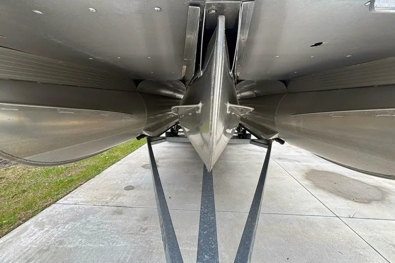 Slide: The Image of Coach Pontoons 230 RF 2018 - 5972575