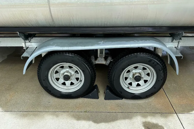 Slide: The Image of Coach Pontoons 230 RF 2018 - 5972576