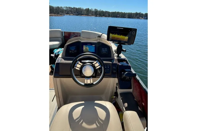 Slide: The Image of Coach Pontoons 230 RF 2018 - 5972565