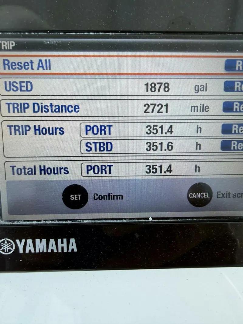 Slide: The Image of Yamaha Display With Original Engine Hour Reading. - 5972627