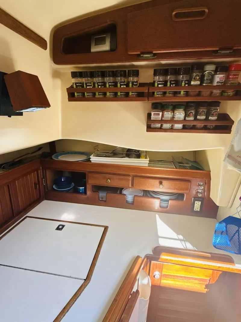 Slide: The Image of Island Packet 37 1995 - 6030424