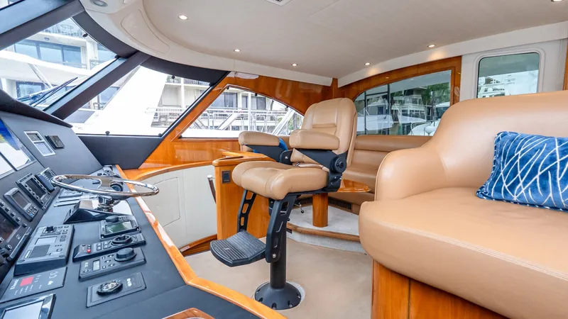 Slide: The Image of Viking 62 Enclosed Bridge 2017 - 6016992