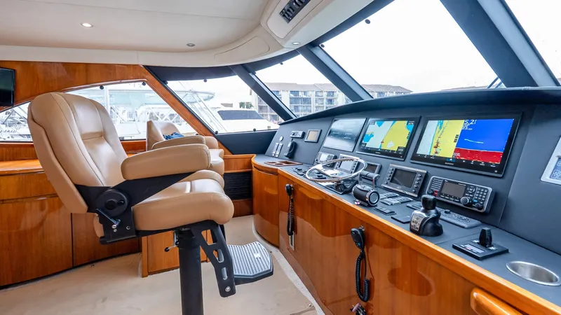 Slide: The Image of Viking 62 Enclosed Bridge 2017 - 6016993