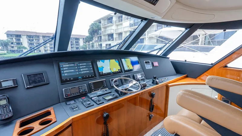 Slide: The Image of Viking 62 Enclosed Bridge 2017 - 6016991