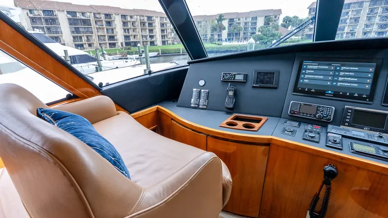 Slide: The Image of Viking 62 Enclosed Bridge 2017 - 6016989