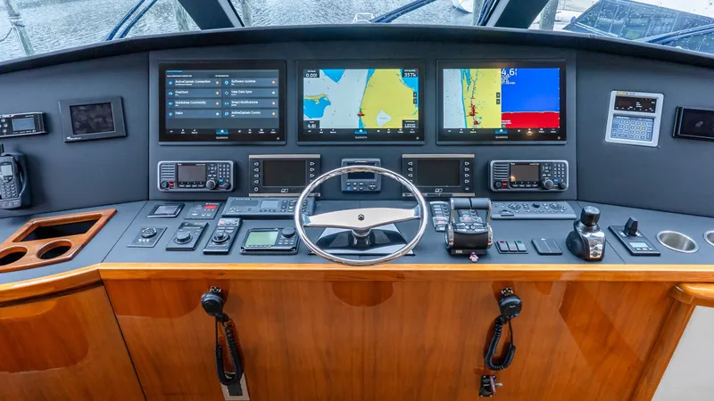 Slide: The Image of Viking 62 Enclosed Bridge 2017 - 6016990