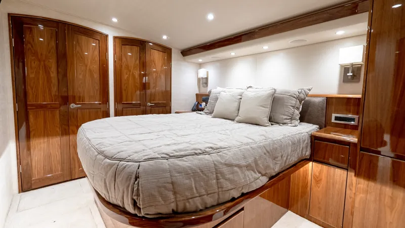 Slide: The Image of Viking 62 Enclosed Bridge 2017 - 6017014