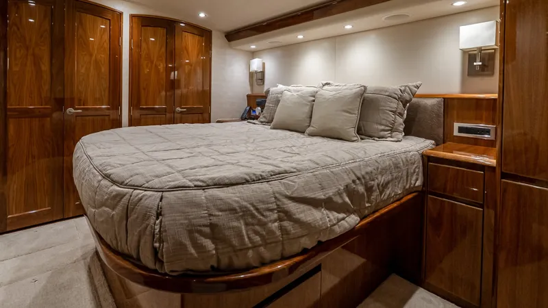 Slide: The Image of Viking 62 Enclosed Bridge 2017 - 6016998