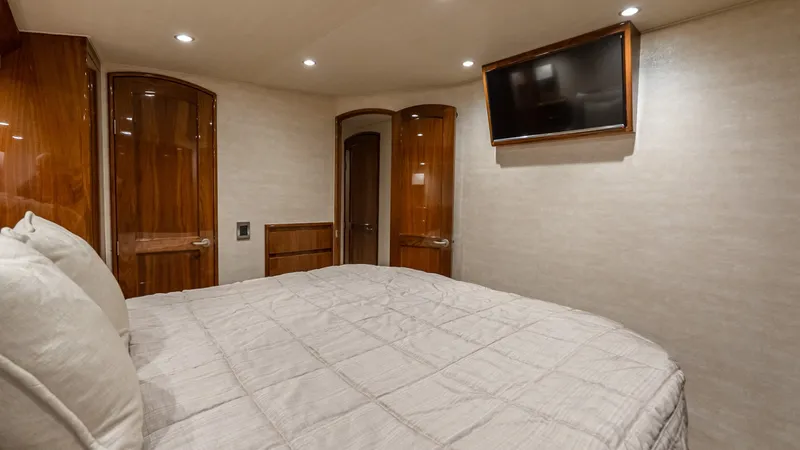 Slide: The Image of Viking 62 Enclosed Bridge 2017 - 6016999