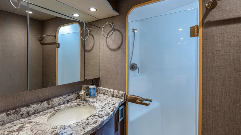 Slide: The Image of Viking 62 Enclosed Bridge 2017 - 6017001