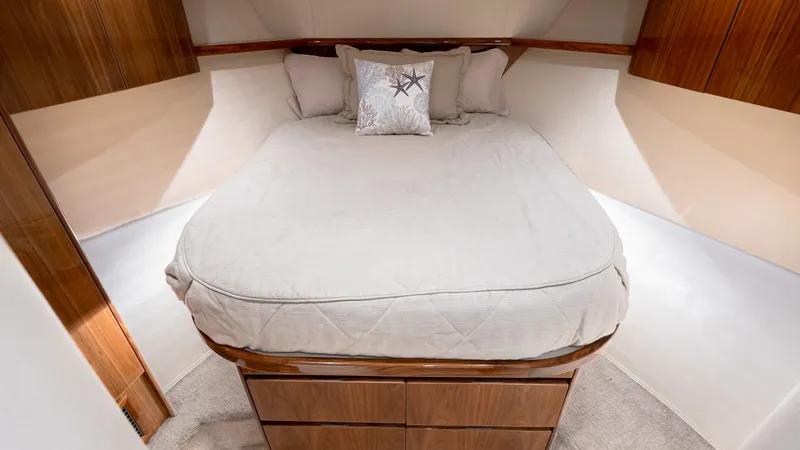 Slide: The Image of Viking 62 Enclosed Bridge 2017 - 6017009