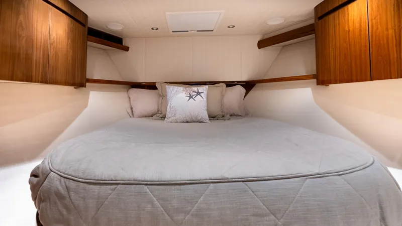 Slide: The Image of Viking 62 Enclosed Bridge 2017 - 6017010