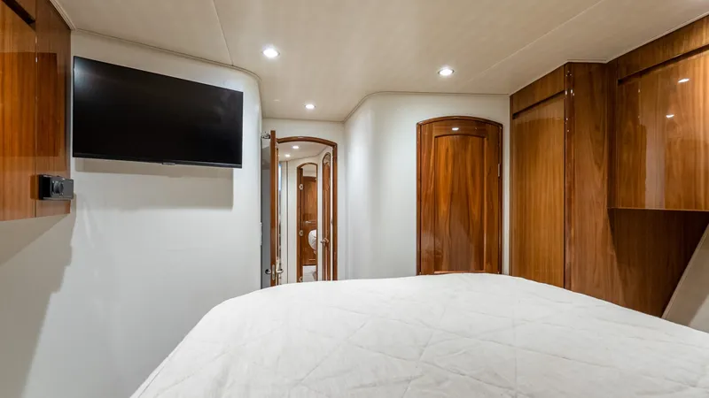 Slide: The Image of Viking 62 Enclosed Bridge 2017 - 6017006