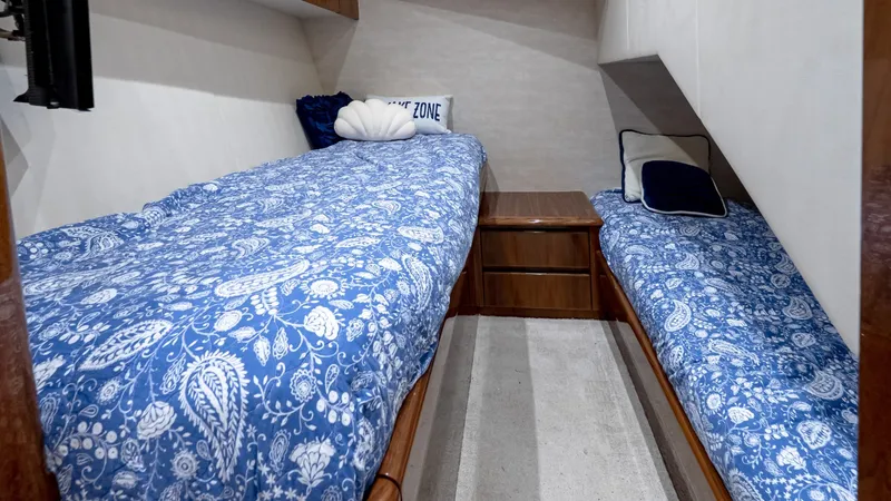 Slide: The Image of Viking 62 Enclosed Bridge 2017 - 6017011